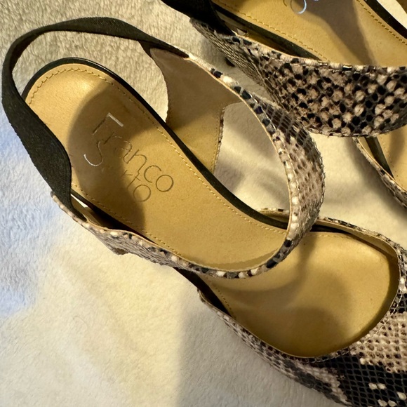 Chic Snakeskin Pattern Heels - Picture 3 of 4